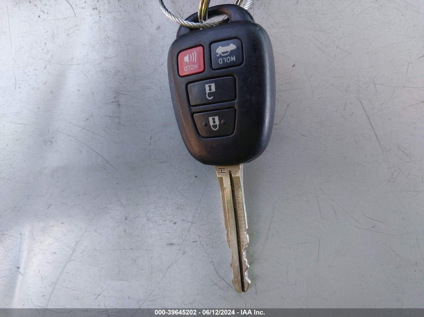 2015 Toyota Corolla Le VIN: 5YFBURHE3FP210589 Lot: 39645202