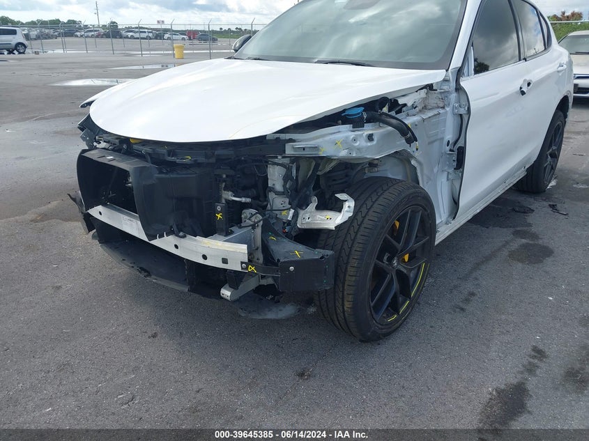 VIN ZASPAJAN9K7C57509 2019 ALFA ROMEO STELVIO