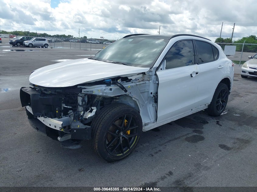 VIN ZASPAJAN9K7C57509 2019 ALFA ROMEO STELVIO
