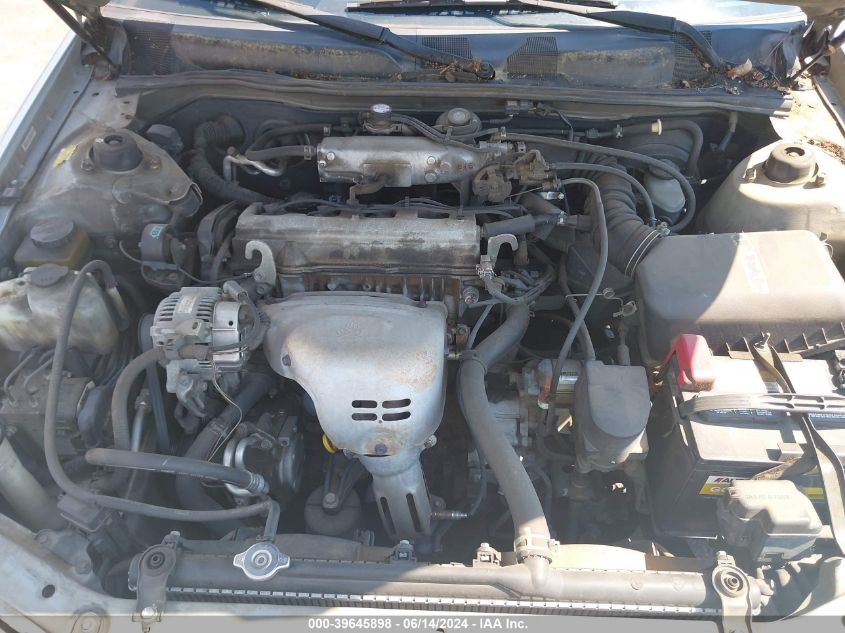 2000 Toyota Camry Le VIN: 4T1BG28K9YU010712 Lot: 39645898