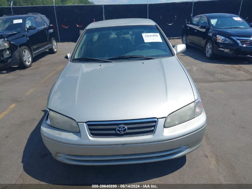 2000 Toyota Camry Le VIN: 4T1BG28K9YU010712 Lot: 39645898