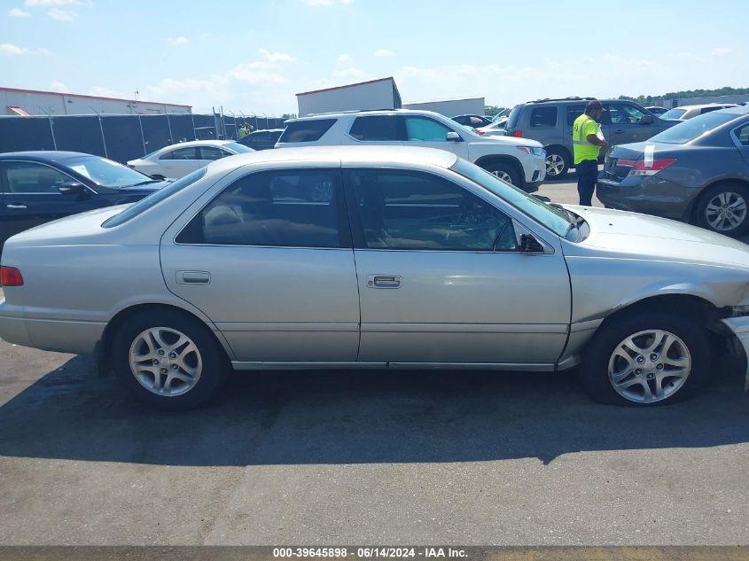 2000 Toyota Camry Le VIN: 4T1BG28K9YU010712 Lot: 39645898