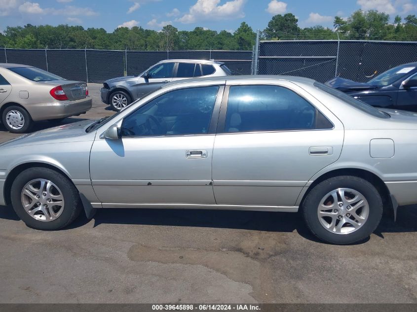 2000 Toyota Camry Le VIN: 4T1BG28K9YU010712 Lot: 39645898