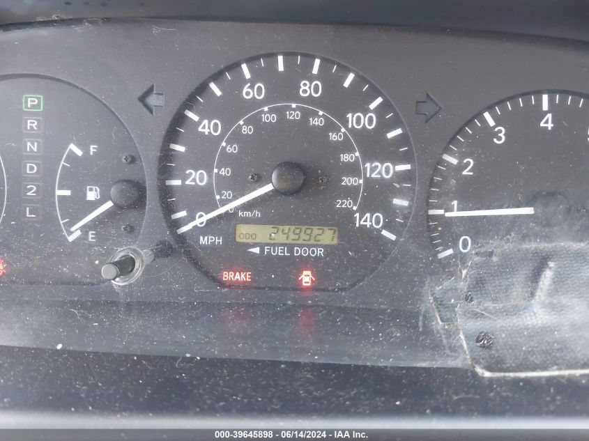 2000 Toyota Camry Le VIN: 4T1BG28K9YU010712 Lot: 39645898