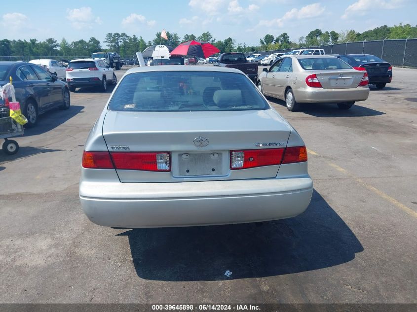 2000 Toyota Camry Le VIN: 4T1BG28K9YU010712 Lot: 39645898