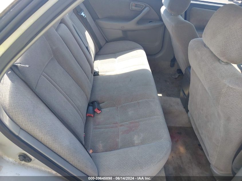 2000 Toyota Camry Le VIN: 4T1BG28K9YU010712 Lot: 39645898