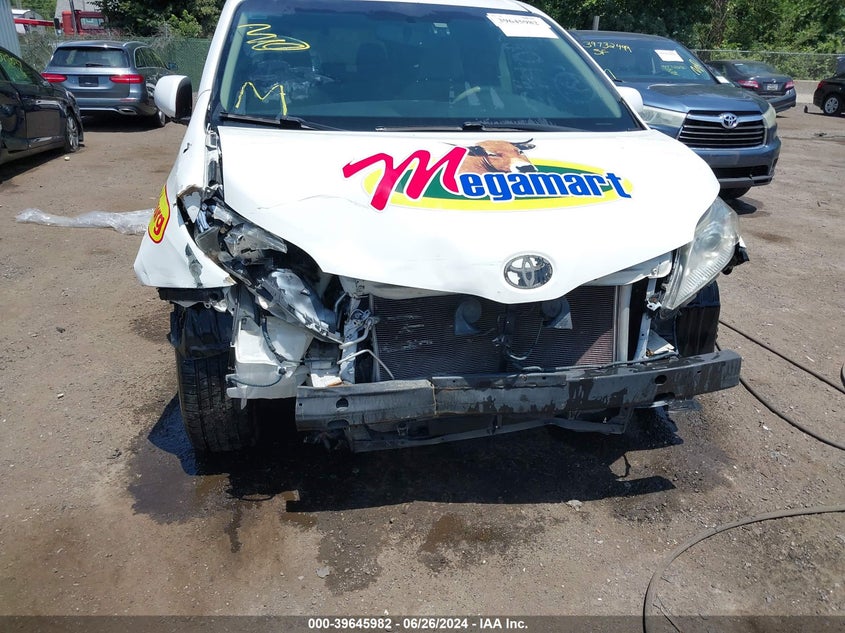 2014 Toyota Sienna Le V6 8 Passenger VIN: 5TDKK3DCXES412018 Lot: 39645982