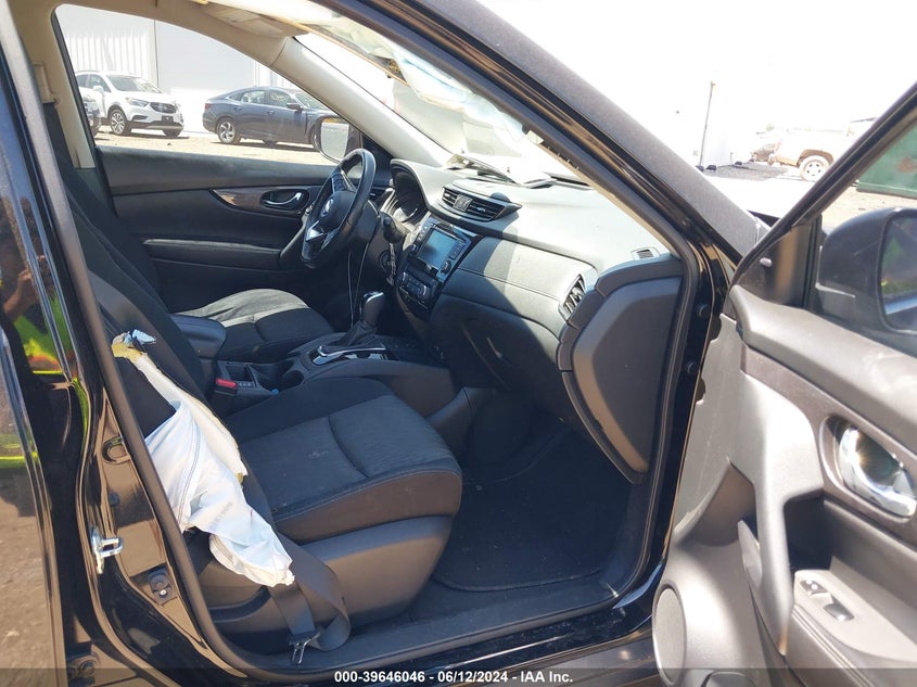 VIN JN8AT2MV4KW400516 2019 NISSAN ROGUE SV