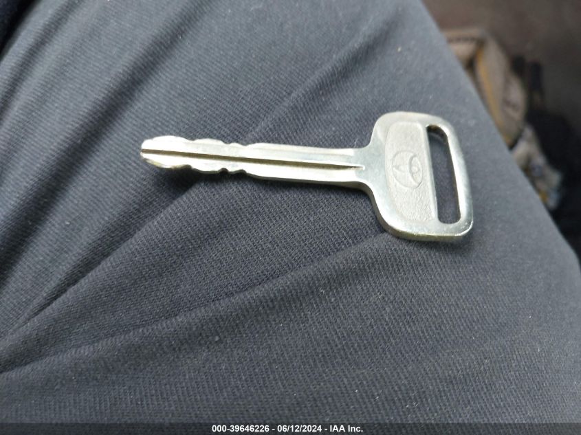 2003 Toyota Corolla Le VIN: JTDBR32E630050382 Lot: 39646226