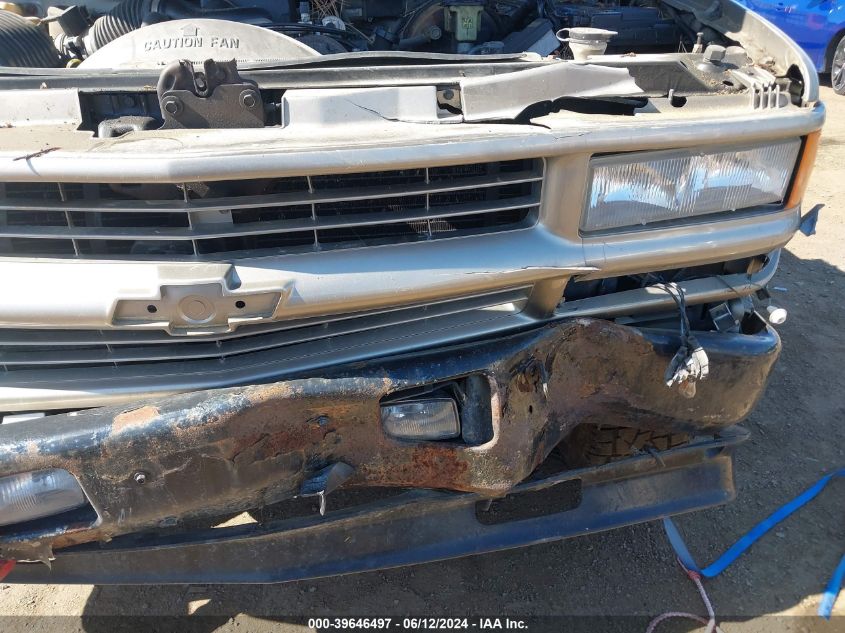 2000 Chevrolet Tahoe Z71 VIN: 1GNEK13RXYR184359 Lot: 39646497