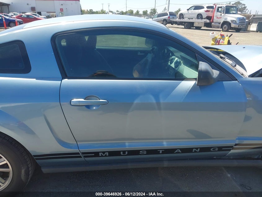 2005 Ford Mustang V6 Deluxe/V6 Premium VIN: 1ZVFT80N855256194 Lot: 39646926