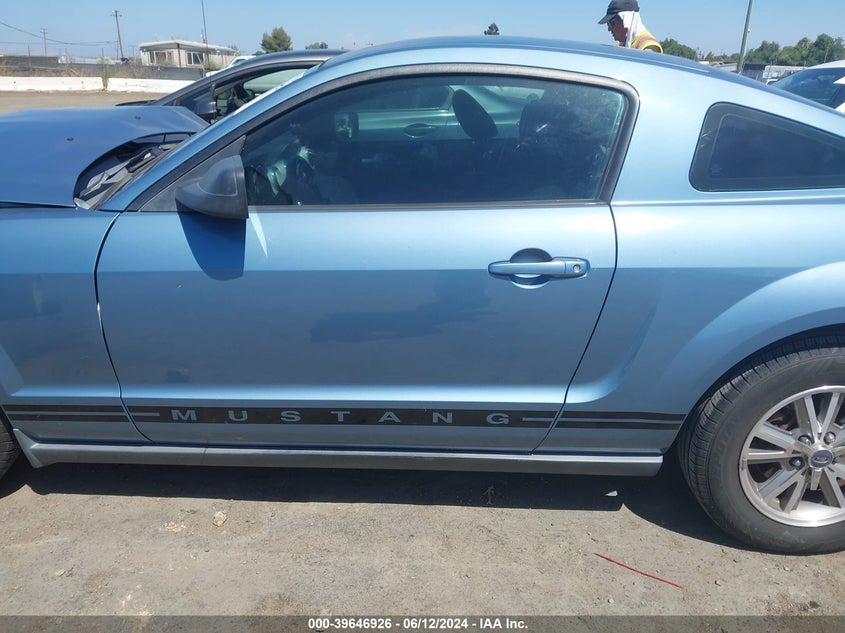 2005 Ford Mustang V6 Deluxe/V6 Premium VIN: 1ZVFT80N855256194 Lot: 39646926