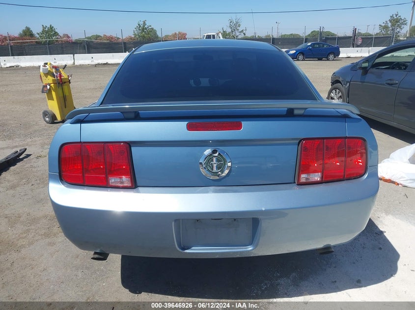 2005 Ford Mustang V6 Deluxe/V6 Premium VIN: 1ZVFT80N855256194 Lot: 39646926