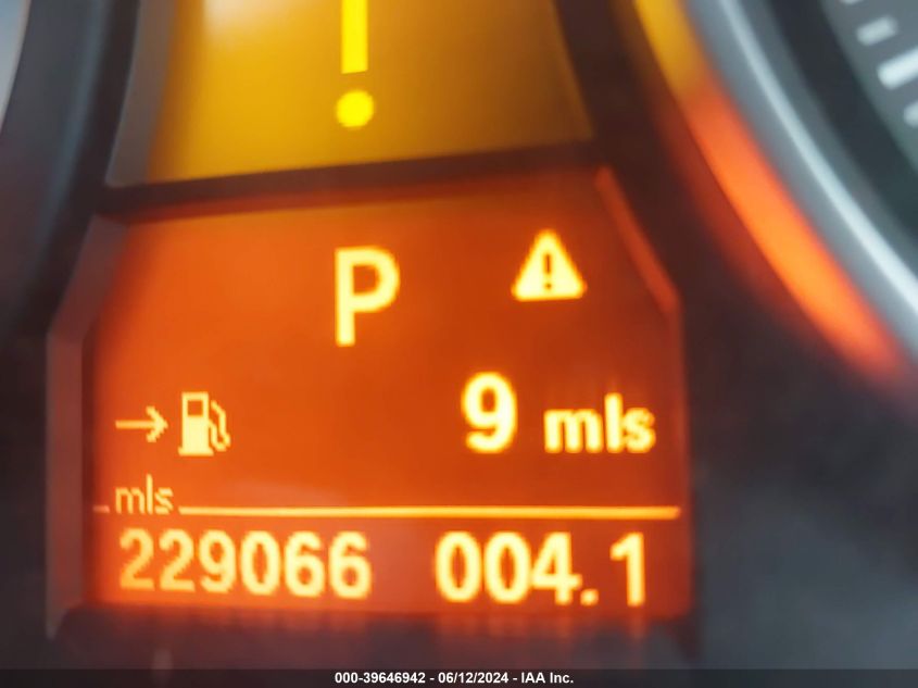 2007 BMW 328I VIN: WBAWV13527P117585 Lot: 39646942