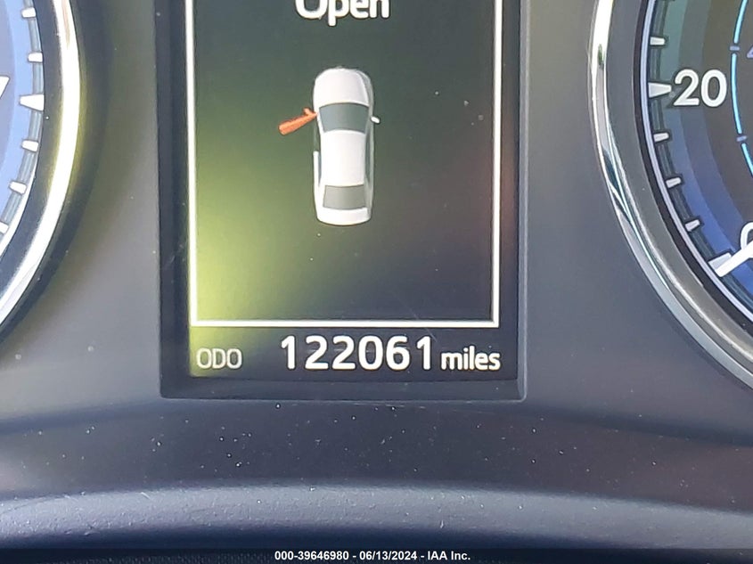 2017 Toyota Corolla Se VIN: 5YFBURHE3HP668782 Lot: 39646980