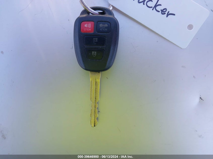 2017 Toyota Corolla Se VIN: 5YFBURHE3HP668782 Lot: 39646980