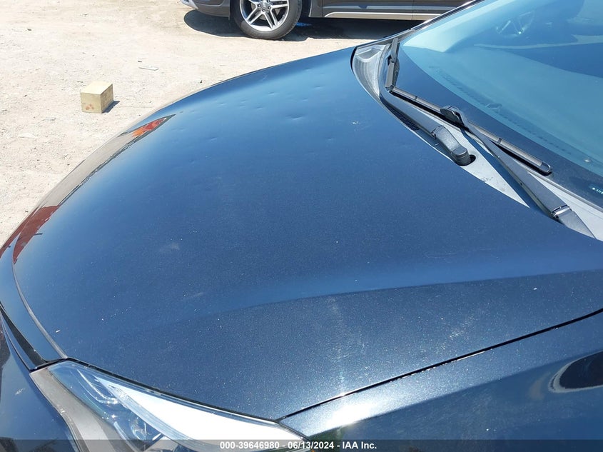 2017 Toyota Corolla Se VIN: 5YFBURHE3HP668782 Lot: 39646980