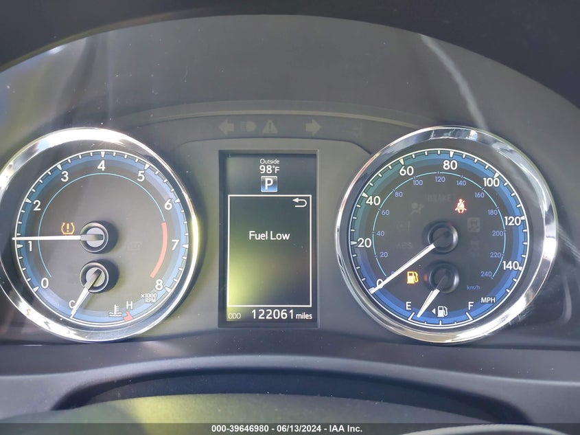 2017 Toyota Corolla Se VIN: 5YFBURHE3HP668782 Lot: 39646980