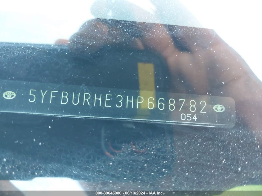 2017 Toyota Corolla Se VIN: 5YFBURHE3HP668782 Lot: 39646980