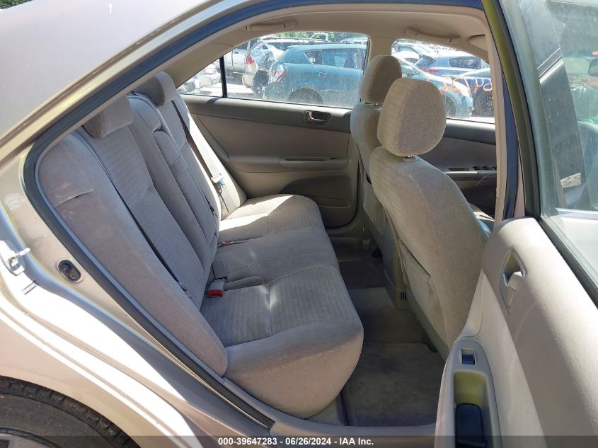 2004 Toyota Camry Le VIN: JTDBE32K240272176 Lot: 39647283