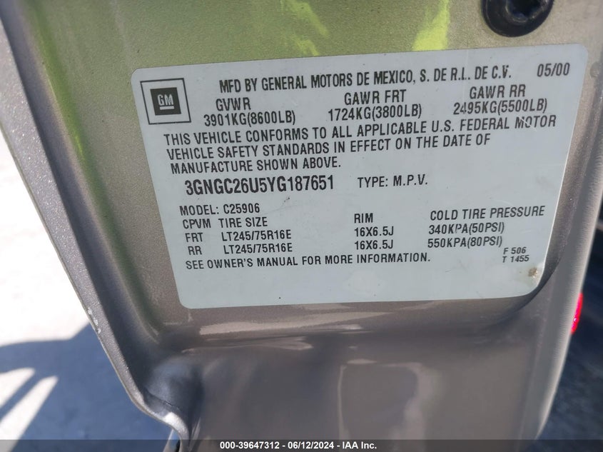 2000 Chevrolet Suburban 2500 Lt VIN: 3GNGC26U5YG187651 Lot: 39647312