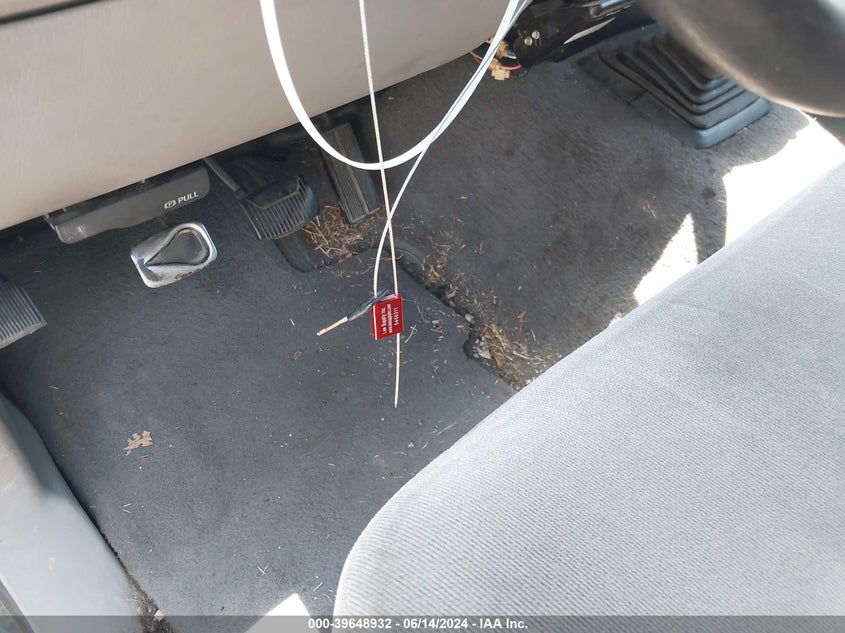 2000 Ford F-250 Lariat/Xl/Xlt VIN: 3FTNX21FXYMA57900 Lot: 39648932