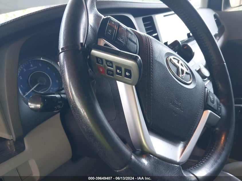 2015 Toyota Sienna Xle 8 Passenger VIN: 5TDYK3DC2FS649162 Lot: 39649407