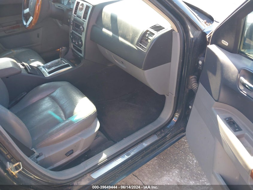 2005 Chrysler 300C VIN: 2C3JA63H45H633727 Lot: 39649444