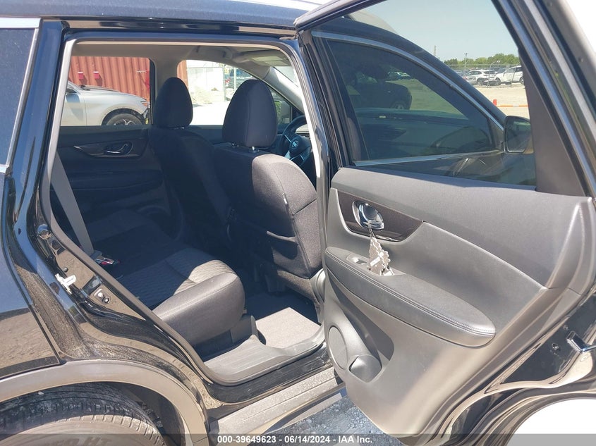 2019 Nissan Rogue S VIN: 5N1AT2MT1KC743713 Lot: 39649623