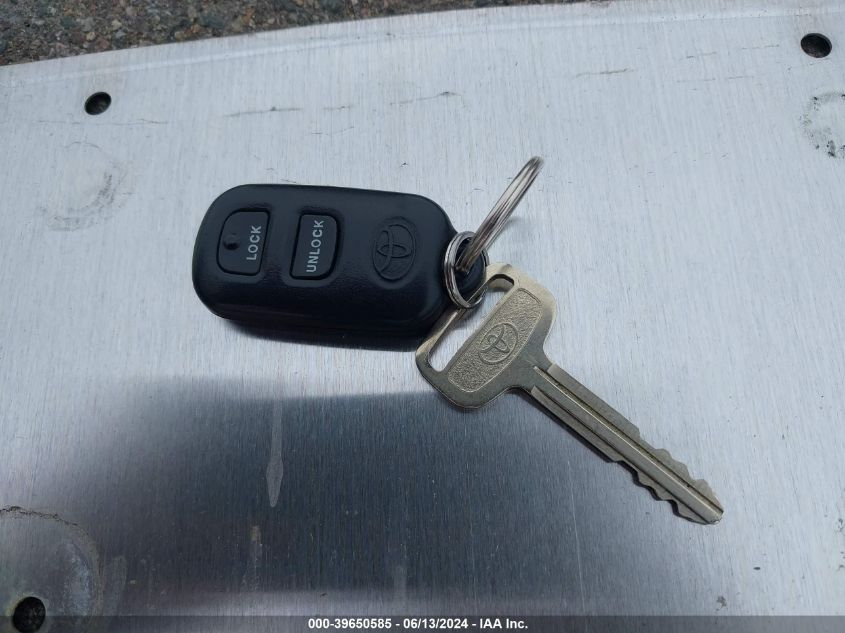 2000 Toyota Camry Le VIN: 4T1BG22K3YU696920 Lot: 39650585