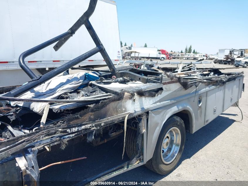 1999 Ford F550 Super Duty Stripped Chass VIN: 3FCMF53S2XJA30295 Lot: 39650914