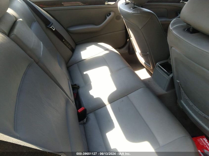 2003 BMW 330I VIN: WBAEV53493KM32840 Lot: 39651127