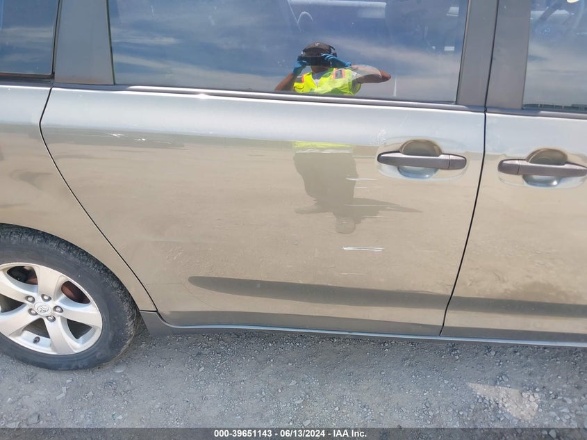 2011 Toyota Sienna Base V6 VIN: 5TDZK3DC3BS018550 Lot: 39651143