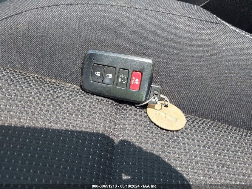 2016 TOYOTA RAV4 HYBRID XLE - JTMRJREV5GD032622