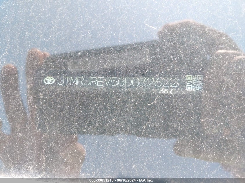 2016 TOYOTA RAV4 HYBRID XLE - JTMRJREV5GD032622