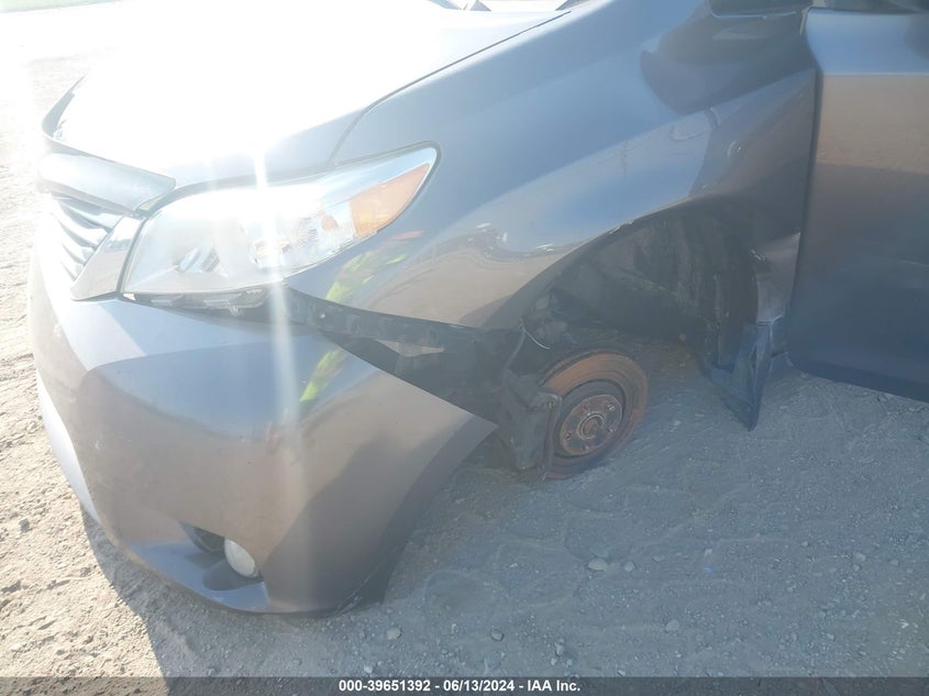 2012 Toyota Sienna Xle V6 8 Passenger VIN: 5TDYK3DC7CS199990 Lot: 39651392