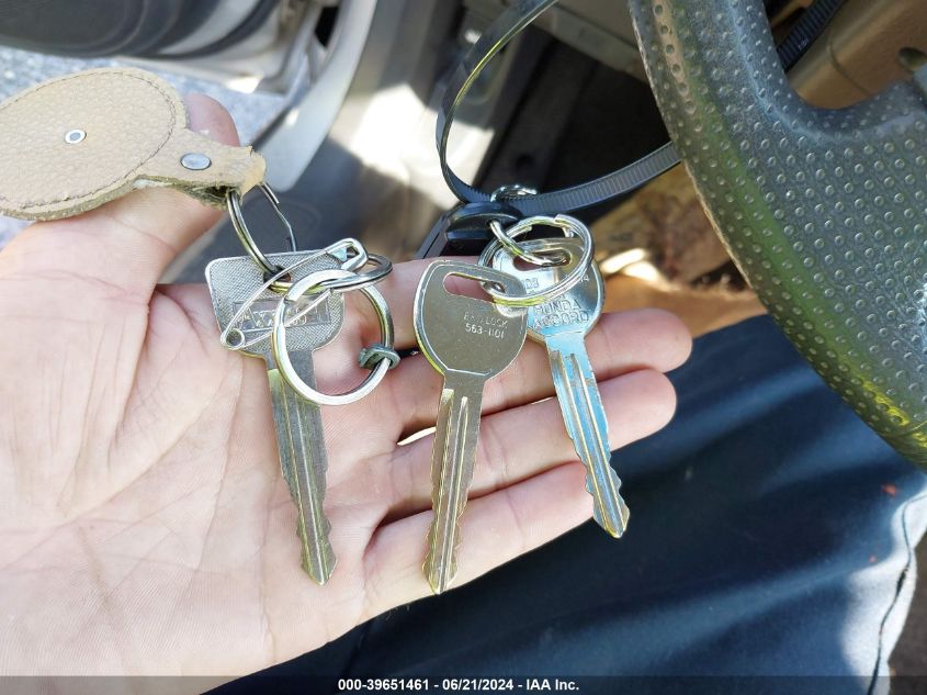 1999 Honda Cr-V Lx VIN: JHLRD1843XC001115 Lot: 39651461