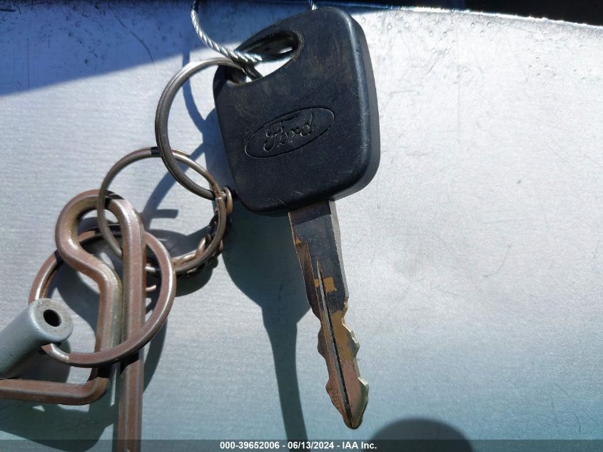 1999 Ford Crown Victoria Lx VIN: 2FAFP74W0XX132822 Lot: 39652006