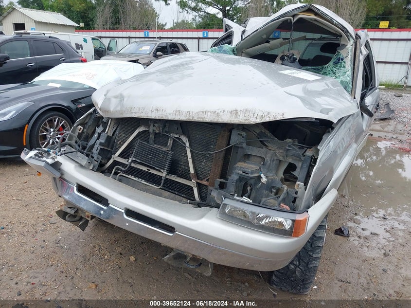2006 Chevrolet Silverado 1500 Lt1 VIN: 2GCEK19B061128682 Lot: 39652124