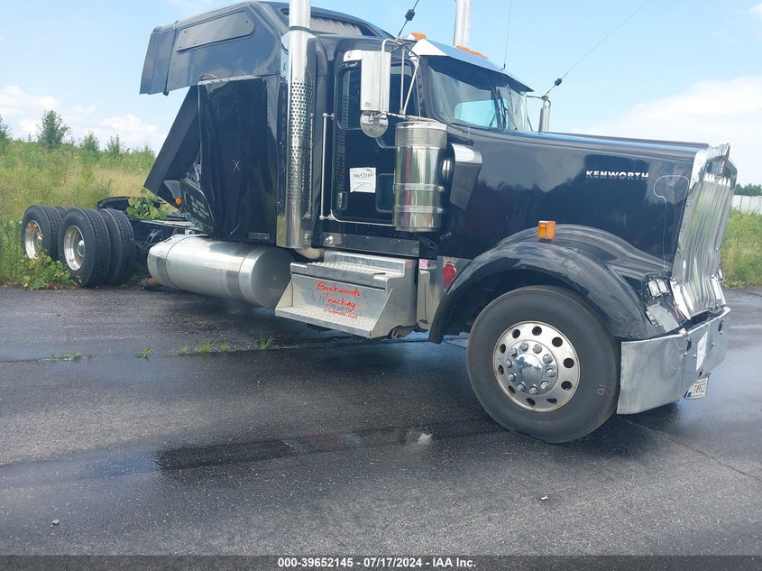 2024 KENWORTH W900  (VIN: 1XKWD49X4RR338276)