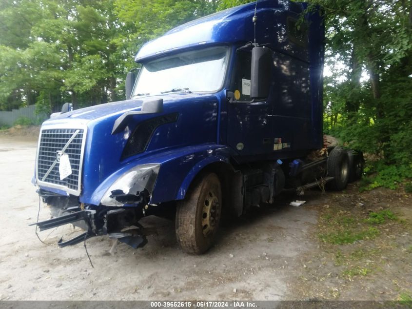 4V4NC9TG3DN135867 2013 Volvo Vn Vnl