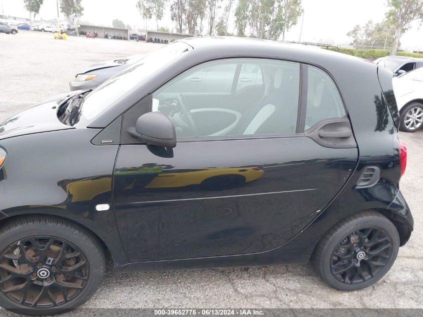 2017 Smart Fortwo Passion/Prime/Proxy/Pure VIN: WMEFJ5DA9HK185481 Lot: 39652775