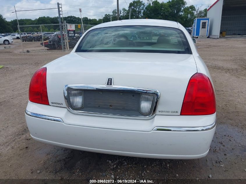 2007 Lincoln Town Car Signature VIN: 1LNHM81W37Y633723 Lot: 39652873