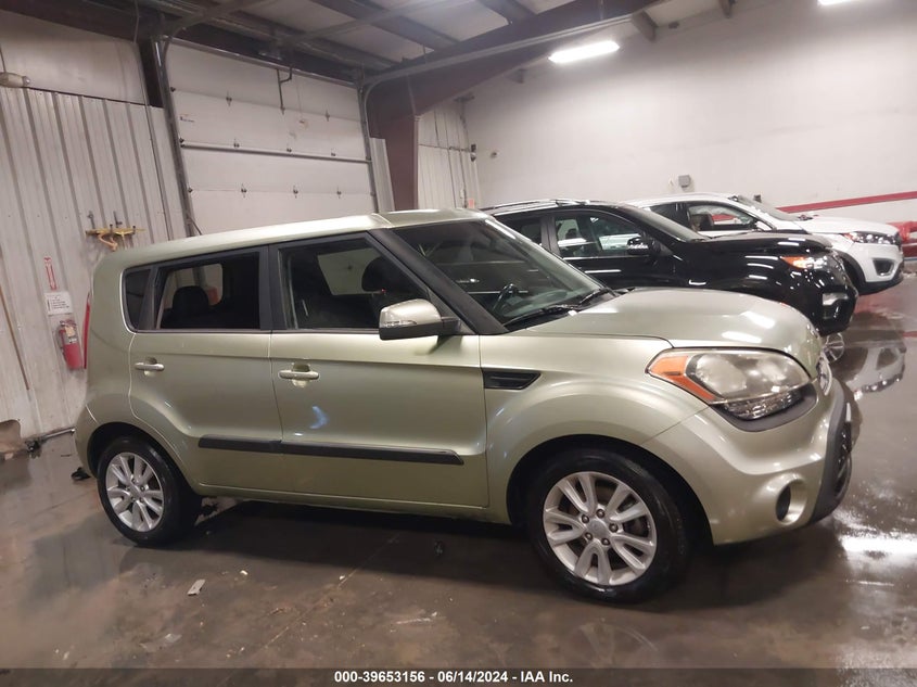 2013 Kia Soul + VIN: KNDJT2A67D7576806 Lot: 39653156