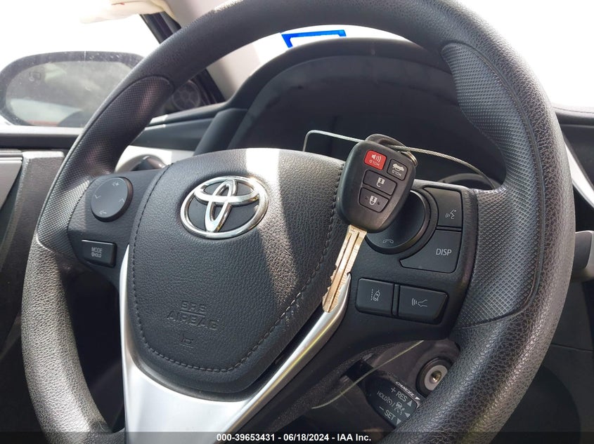 2017 Toyota Corolla Le VIN: 5YFBURHEXHP735751 Lot: 39653431