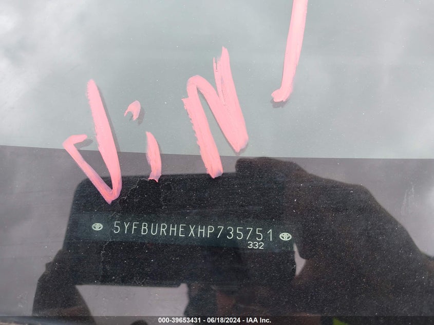 2017 Toyota Corolla Le VIN: 5YFBURHEXHP735751 Lot: 39653431