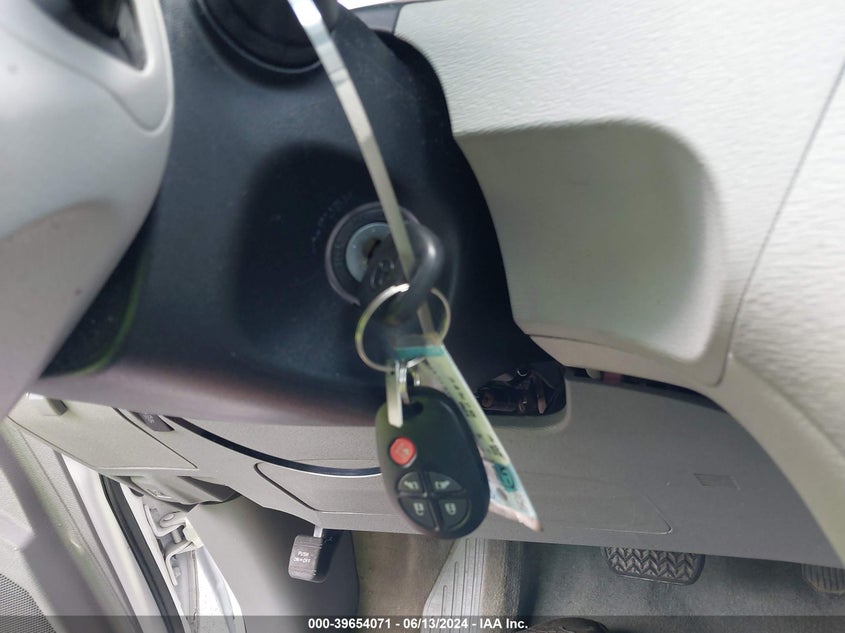 2011 Toyota Sienna Le V6 VIN: 5TDKK3DCXBS157091 Lot: 39654071