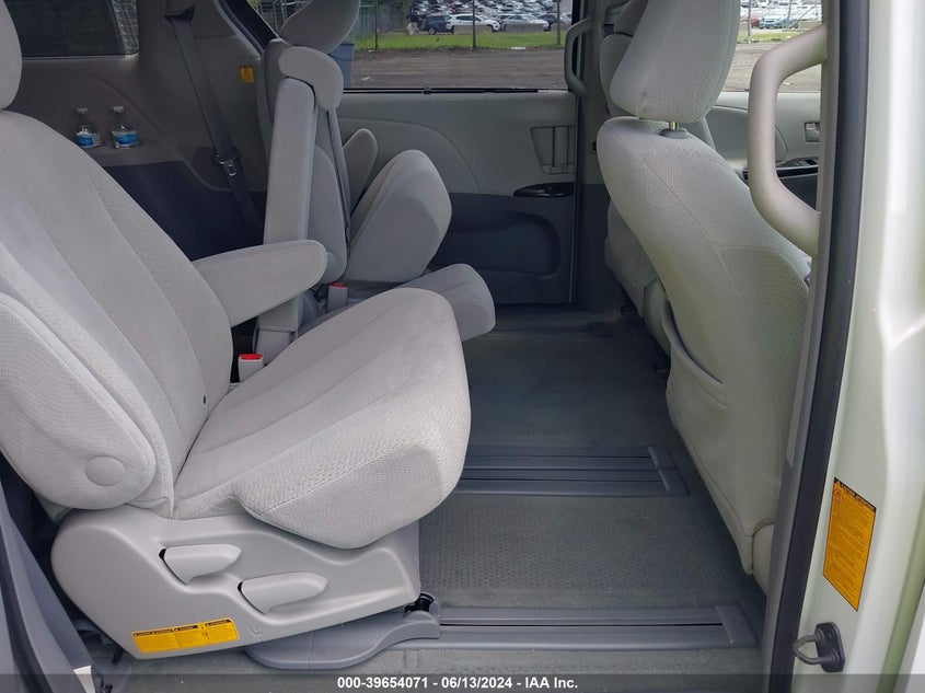 2011 Toyota Sienna Le V6 VIN: 5TDKK3DCXBS157091 Lot: 39654071