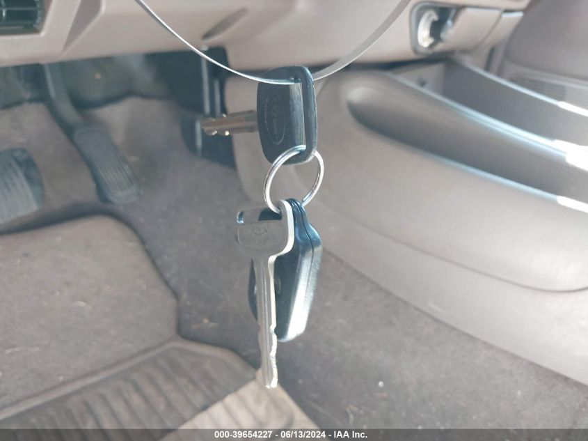 2003 Toyota Tundra Sr5 V8 VIN: 5TBBT44193S369122 Lot: 39654227