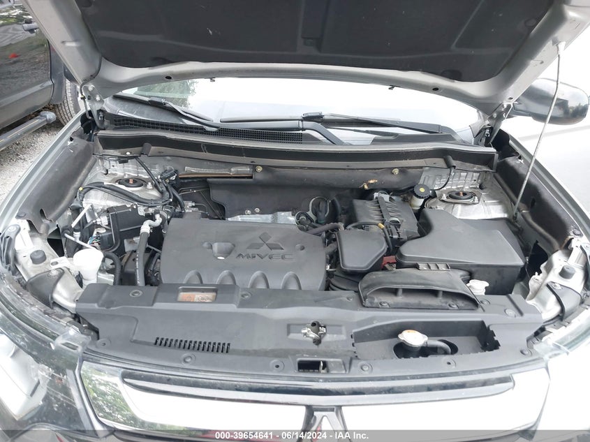 2018 Mitsubishi Outlander Es VIN: JA4AZ3A39JZ057020 Lot: 39654641